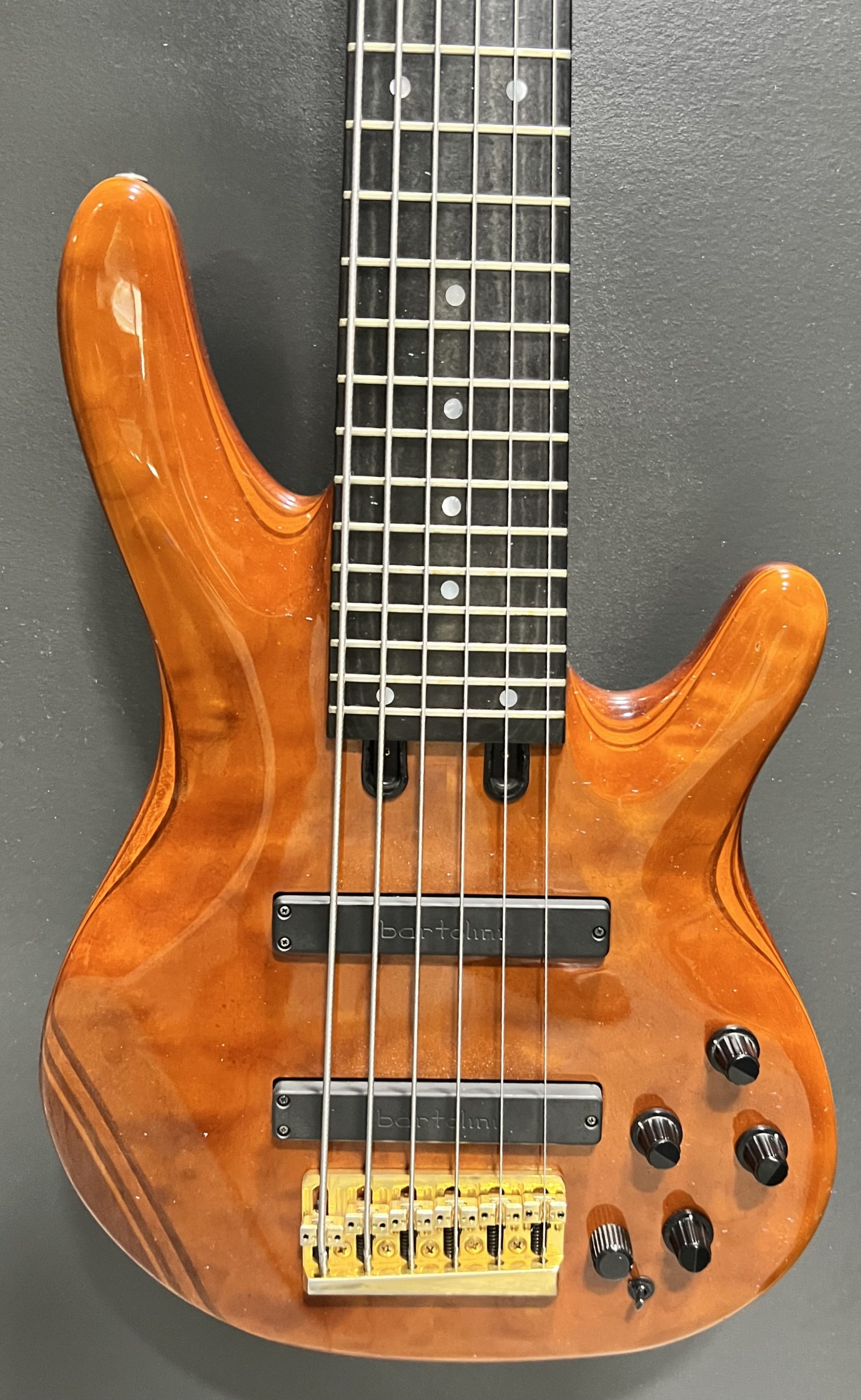 1990 Yamaha TRB Custom 6 string – LowEnd Bass Shop Vault