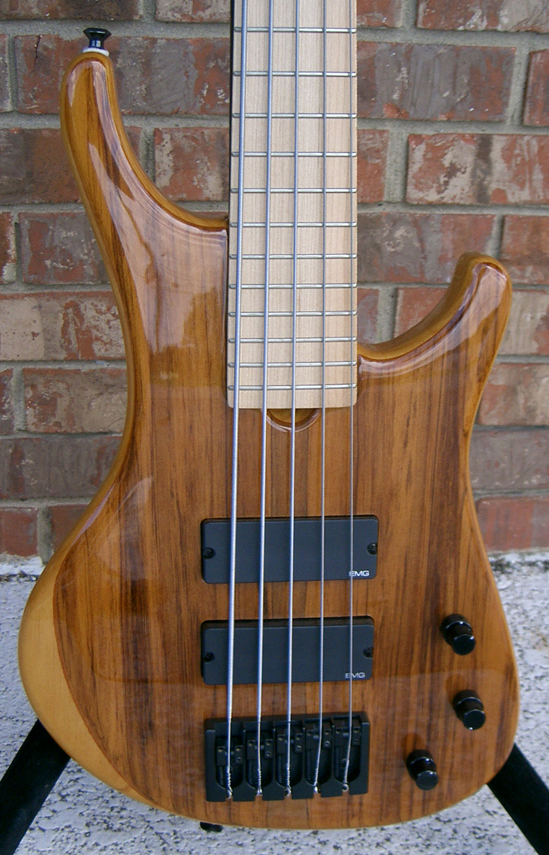 Roscoe Lg 5 String – Lowend Bass Shop Vault