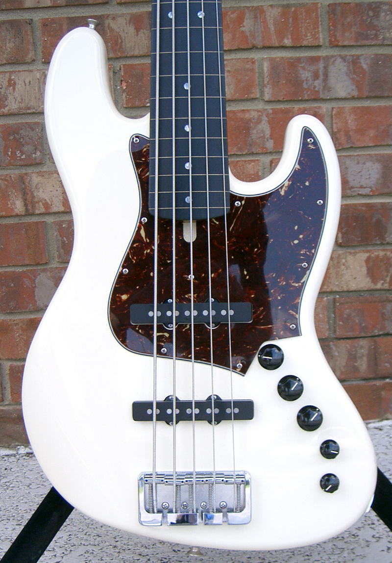 Alleva Coppolo LG 5 String Fretless Oly White – LowEnd Bass Shop Vault