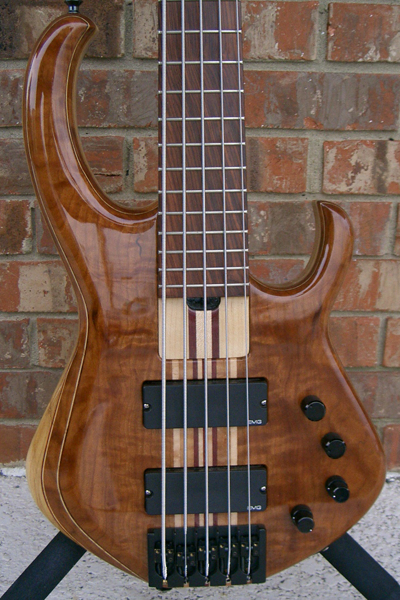 Skjold Exotic 5 String – LowEnd Bass Shop Vault