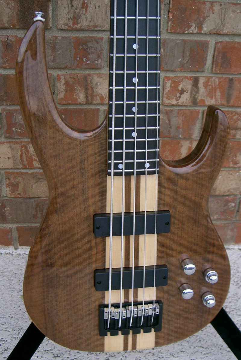 Carvin 5 String Neck-Through – LowEnd Bass Shop Vault