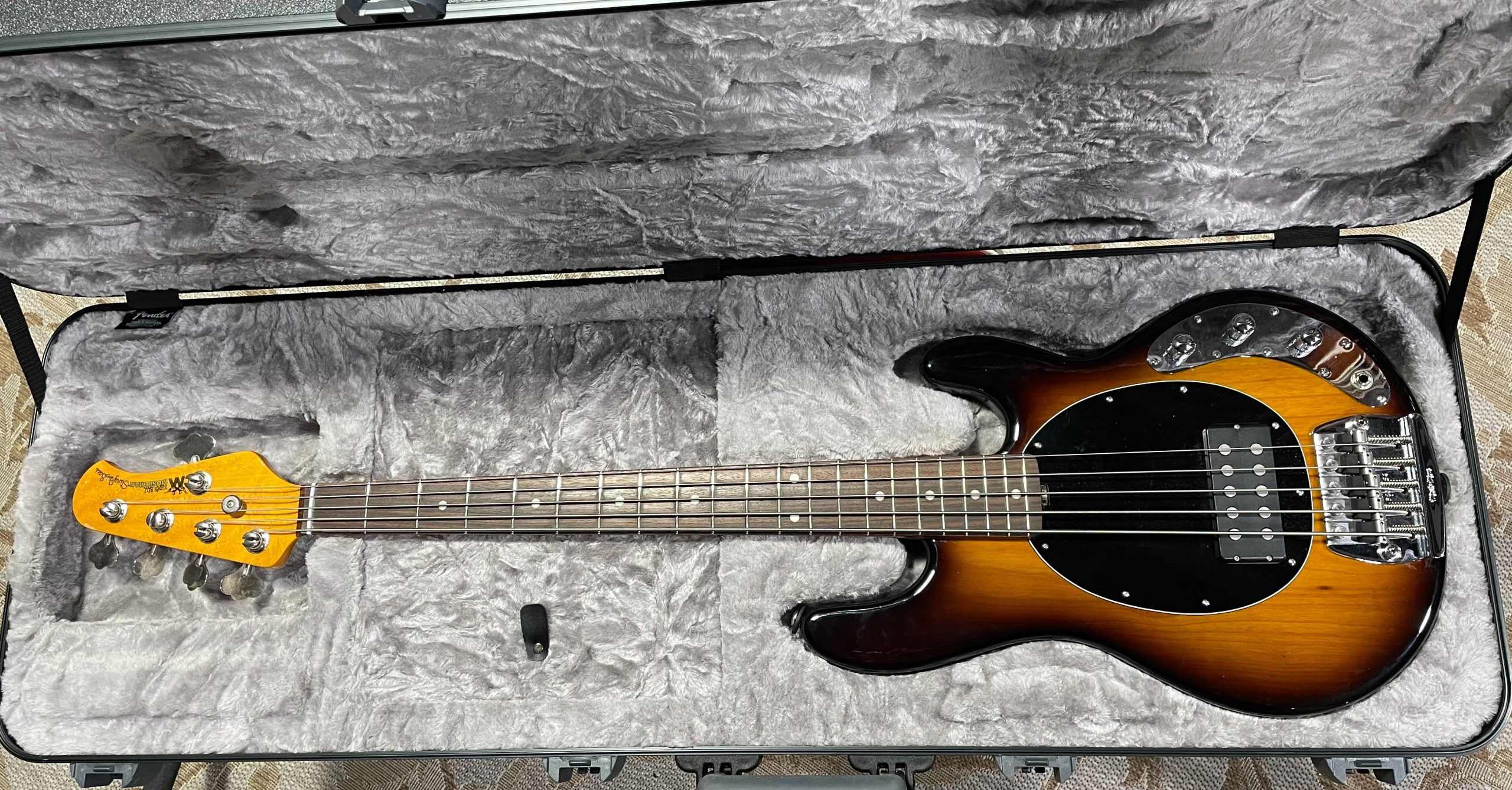 Music Man Classic 5 string – LowEnd Bass Shop Vault